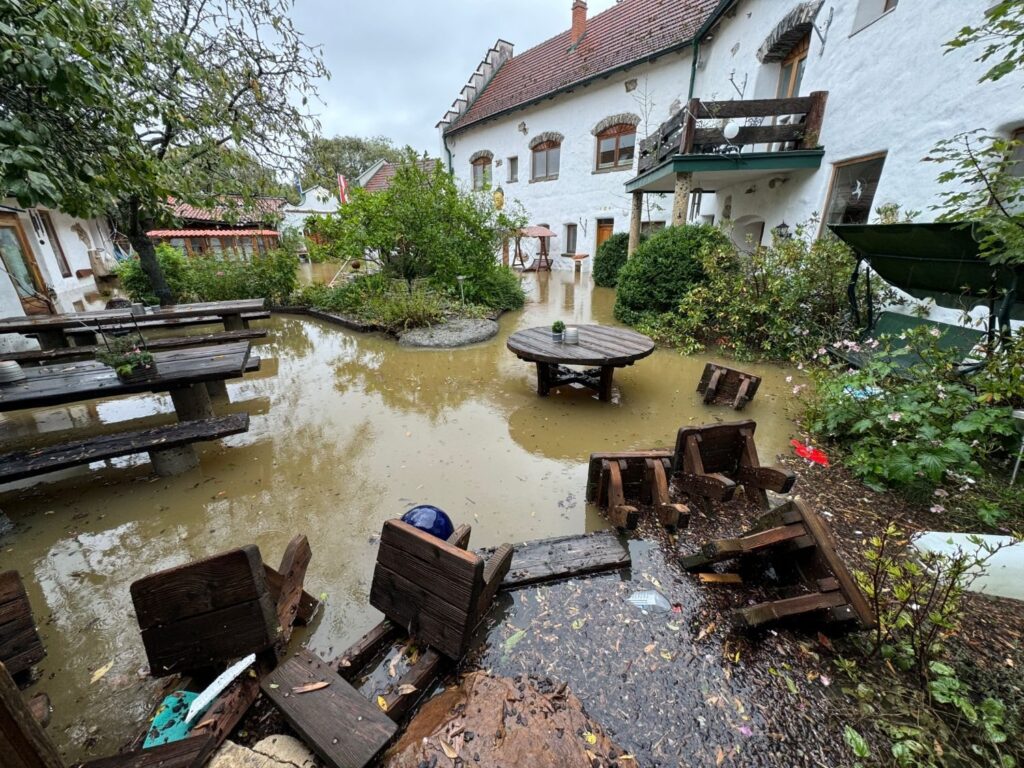 Hochwasser September 2024: der Innenhof unter Wasser